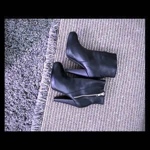 3/$25 H&M black zipper heeled bootie size 6 NWOT
